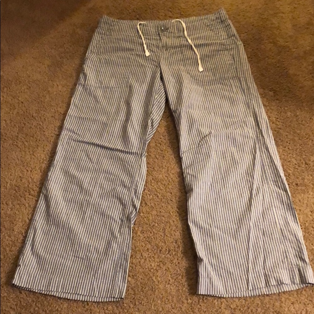 Women’s Gap Sz 6 hip slung fit, flared leg pants.